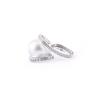 Anello con Perla Australiana e Diamanti - Oro
