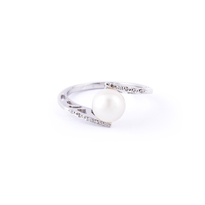 Anello con Perla Akoya e Diamanti - Oro