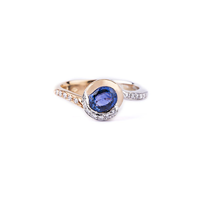 Anello con Zaffiro e Diamanti - Oro